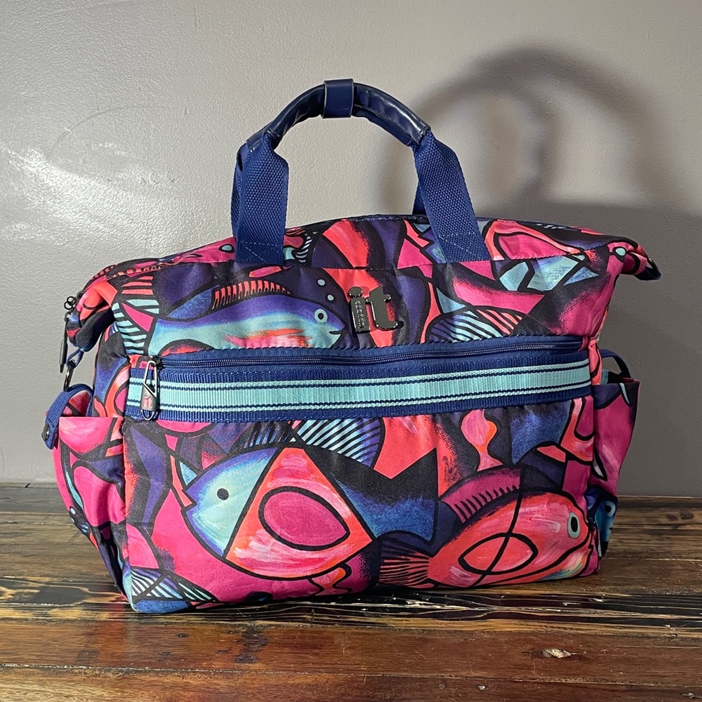 IT Luggage carry bag in cutest fish design!  Nice large shape bag great shape!
